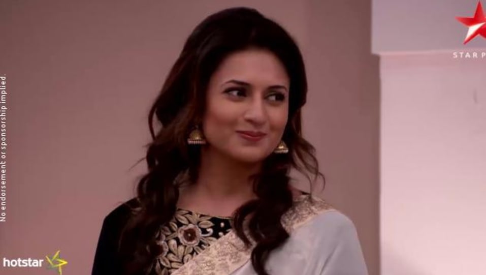 Divyanka Tripathi Celebrity Style In Ye Hai Mohabbatein Episode 1117 2017 From Episode 1117 Charmboard Yehhaimohabbatein yeh hai mohabbatein 29th august 2016 ishita and raman subscribe us at watch episode on apkmoon.com yeh hai mohabbatein 14th july 2019 today trilerstar plus yhm serial 2019, yeh hai. saree