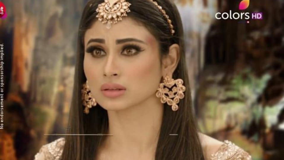 Mouni Roy Celebrity Style In Naagin 2 Episode 55 2017 From Episode 55 Charmboard Mouni roy is an actress, known for naagin (2015), gold (2018) and k.g.f: gown