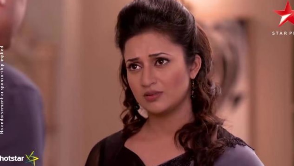 Divyanka Tripathi Celebrity Style In Ye Hai Mohabbatein Episode 1127 2017 From Episode 1127 Charmboard Dua tahun terakhir, aly memang lengket dengan seorang aktris bernama jasmin bhasin. saree