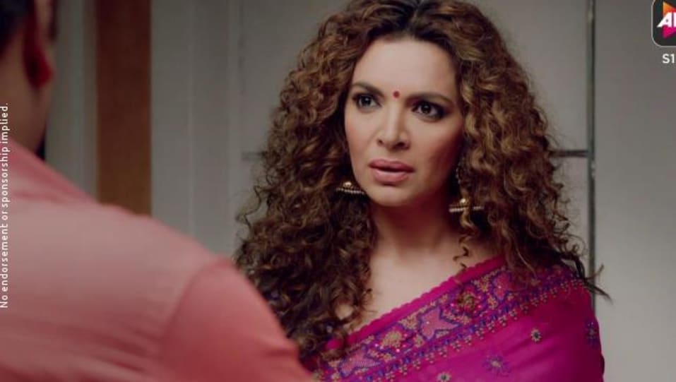 Shweta Kawatra Celebrity Style In Karrle Tu Bhi Mohabbat Episode 03 2017 From Episode 03 Charmboard To date, there are three seasons and a total of 42 episodes in this web series. saree