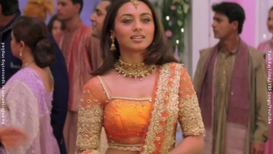 Rani Mukerji Celebrity Style In The Medley Mujhse Dosti Karoge 2002 From The Medley Charmboard Starring hrithik roshan, rani mukherjee & kareena kapoor. necklace