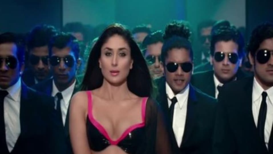 Kareena Kapoor Khan In Black Saree Outfit Celebrity Clothing Charmboard Kareena kapoor having ice cream hot expression.