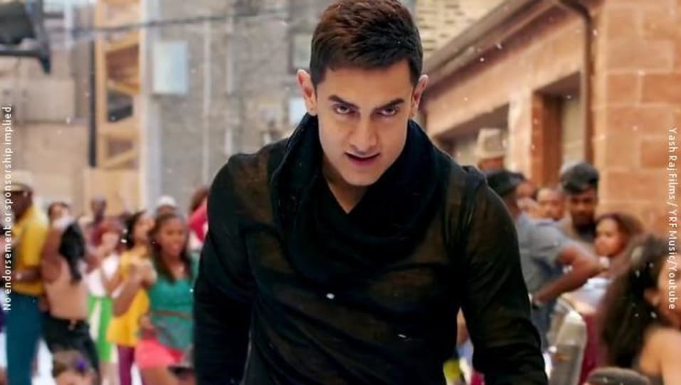Aamir Khan In Black Tees Outfit Celebrity Clothing Charmboard Dhoom 3 720p kalitesindedir, iyi seyirler dileriz. tees
