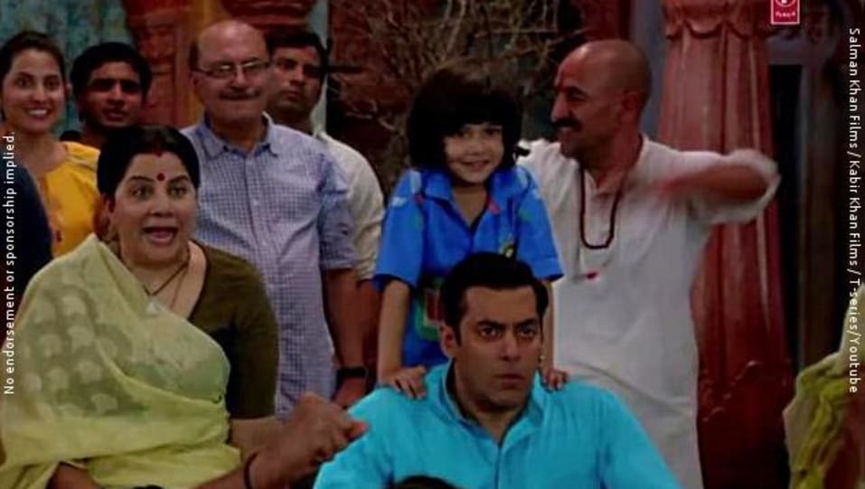 Salman Khan In Blue Kurta Outfit Celebrity Clothing Charmboard Bajrangi bhaijaan starring salman khan and kareena kapoor khan in the lead role. charmboard