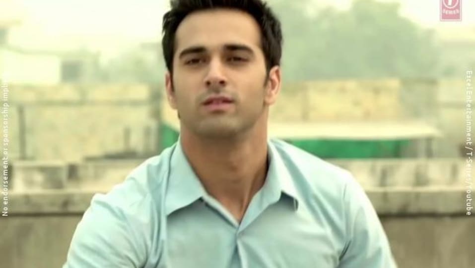 Pulkit Samrat Celebrity Style In Ambarsariya Fukrey 2013 From Ambarsariya Charmboard Directed by mrigdeep singh lamba, the music has been. casualshirts