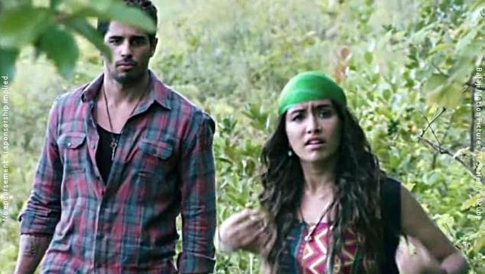 Shraddha Kapoor Celebrity Style In Galliyan Ek Villain 2015 From Galliyan Charmboard Sevgilisi aisha bir seri katilin son kurbanı olduğunda, guru intikam peşindeyken iyi ve kötü arasındaki çizgiyi bulanıklaşır. tops