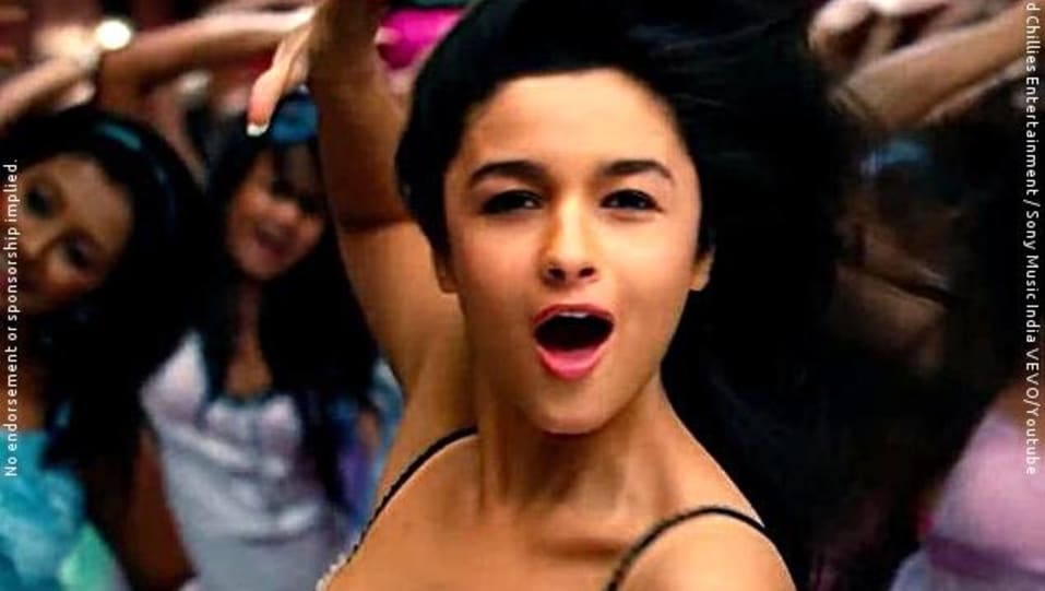 Alia Bhatt Celebrity Style In Kukkad Student Of The Year 2012 From Kukkad Charmboard The football match student of the year sidharth malhotra alia bhatt varun dhawan.mp3. default