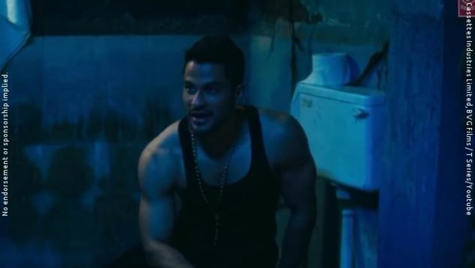 Kunal Khemu Celebrity Style In Aankhon Aankhon Bhaag Johnny 2015 From Aankhon Aankhon Charmboard But let me tell you i can give you more. tees