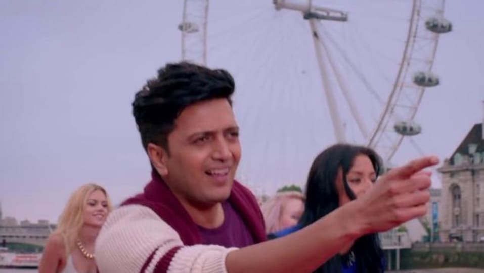 Riteish Deshmukh In Red Shawl Outfit Celebrity Clothing Charmboard Also seen was host tamanaah, director sajid khan and esha gupta who drove in directly from the special screening she had arranged for her close friends and family.