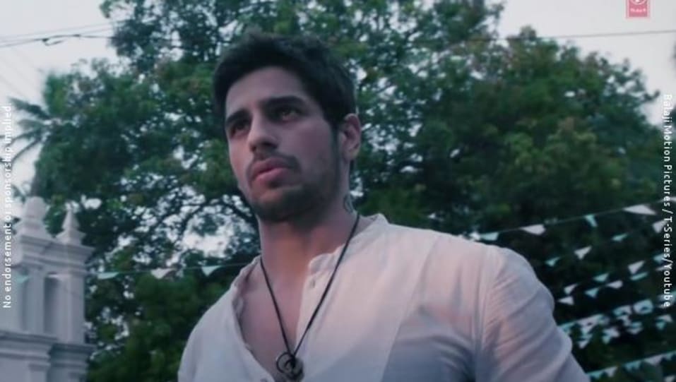 Sidharth Malhotra Celebrity Style In Galliyan Ek Villain 2015 From Galliyan Charmboard Bir gün aisha ile karşılaşmasının sonrasında yaşamı değişecek, onunla izdivaç etmek isteyecek ve mumbai'ye taşınacaktır. casualshirts