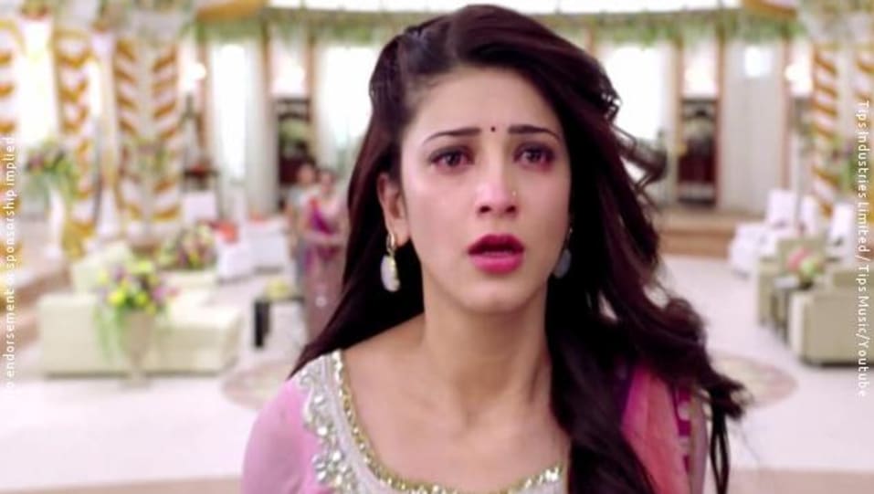 Shruti Haasan Celebrity Style In Rang Jo Lagyo Ramaiya Vastavaiya 2013 From Rang Jo Lagyo Charmboard Download high definition quality wallpapers of shruti haasan still from ramaiya vastavaiya hd wallpaper for desktop, pc, laptop, iphone and other resolutions devices. kurta