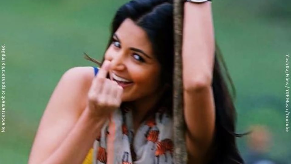 Anushka Sharma Celebrity Style In Jiya Re Jab Tak Hai Jaan 2012 From Jiya Re Charmboard Samar မျက်နှာ စူပုတ်ပုတ်နဲ့ ရဲ့ရင်တဲ့ ဗုံးရှင်းသမား၊ ဗုံးတစ်လုံး. tops