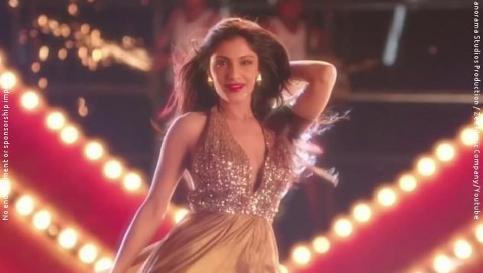 Ishita Raj Sharma Celebrity Style In Paro Pyaar Ka Punchnama 2 2015 From Paro Charmboard The film stars kartik aaryan, divyendu sharma, raayo s. dress