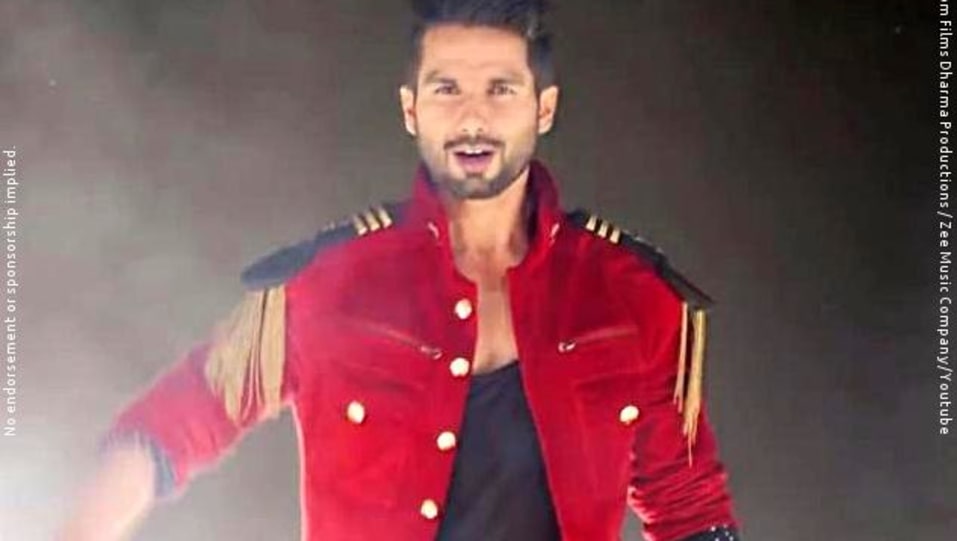 Shahid Kapoor Celebrity Style In Shaam Shaandaar Shaandaar 2015 From Shaam Shaandaar Charmboard Goo.gl/tq91n6 watch the thought behind the shaandaar looks of shaalia. vest