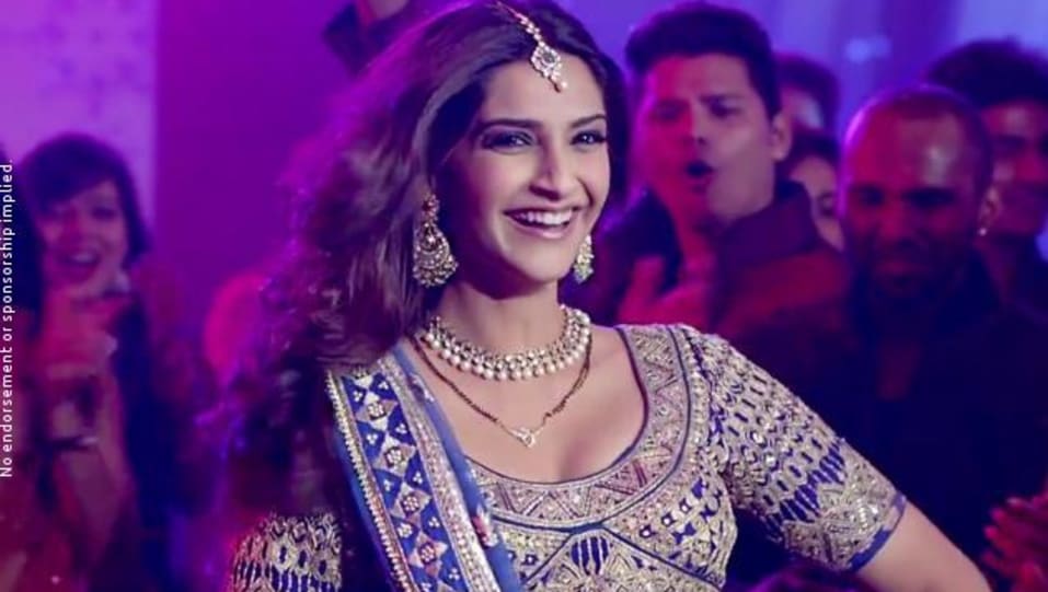 Sonam Kapoor Celebrity Style In Phatte Tak Nachna Dolly Ki Doli 2015 From Phatte Tak Nachna Charmboard The first track from dolly ki doli reveals sonam kapoor as the tipsy bride dancing her heart out. mangalsutra