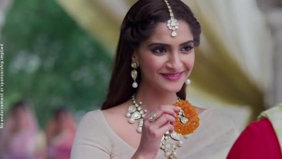Sonam Kapoor In White Saree Outfit Celebrity Clothing Charmboard Prem ratan dhan payo (2015). drop