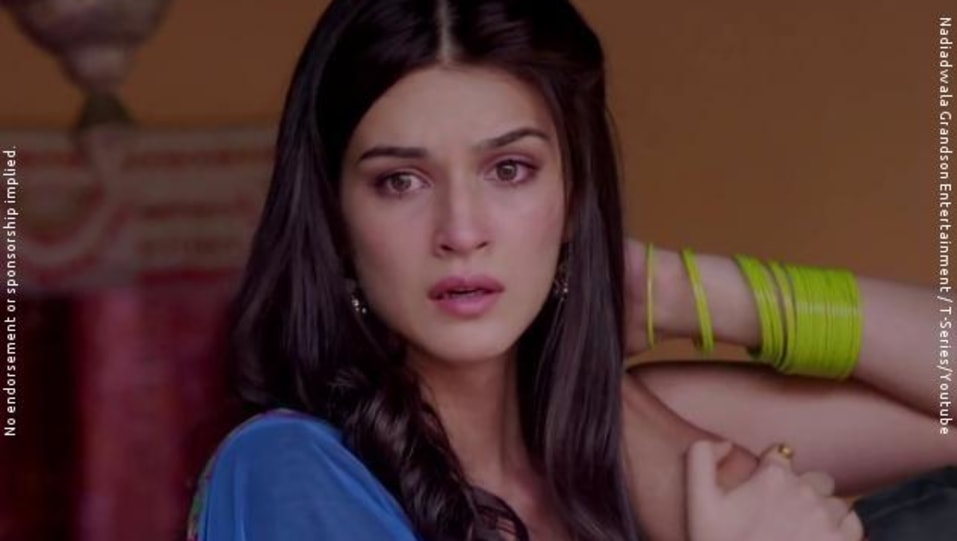 Kriti Sanon Jewellery Accessories From Tabah Heropanti 2014 Celebrity Jewellery Charmboard Introducing kriti sanon and the dynamic tiger shroff with his outstanding fights and heartwarming songs.