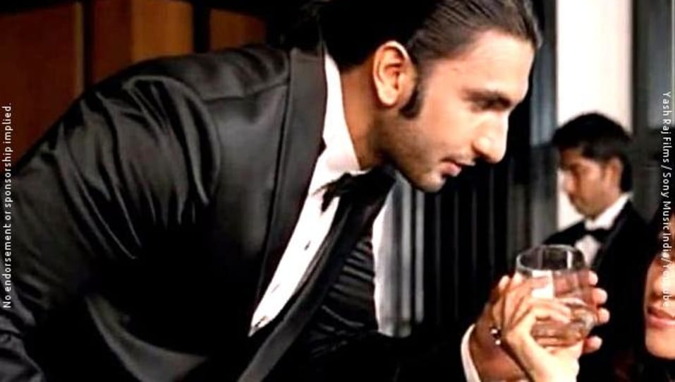 Ranveer Singh Celebrity Style In Aadat Se Majboor Ladies Vs Ricky Bahl 2011 From Aadat Se Majboor Charmboard After the success of band baaja baaraat, anushka sharma and ranveer singh teamed up again for ladies vs ricky bahl and the latter admits that they have a great professional camaraderie. suits