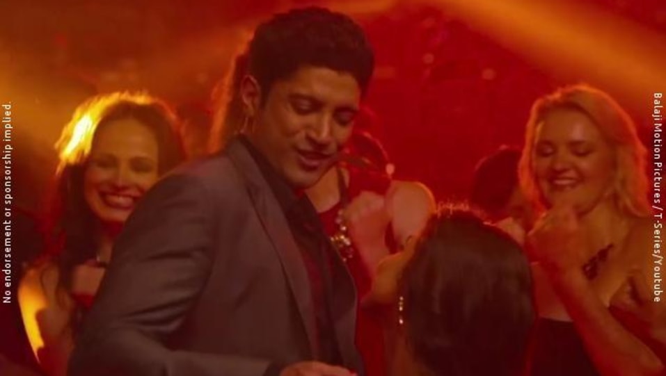 Farhan Akhtar Celebrity Style In Desi Romance Shaadi Ke Side Effects 2014 From Desi Romance Charmboard Shaadi ke side effects is a 2014 bollywood romantic comedy film directed by saket chaudhary and starring farhan akhtar alongside vidya balan in lead roles. charmboard