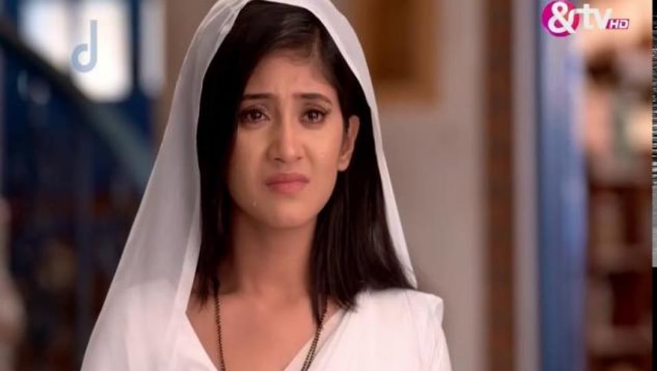 Shivangi Joshi In White Saree Outfit Celebrity Clothing Charmboard Shivangi joshi was born on may 18, 1995 in pune, maharashtra, india. saree