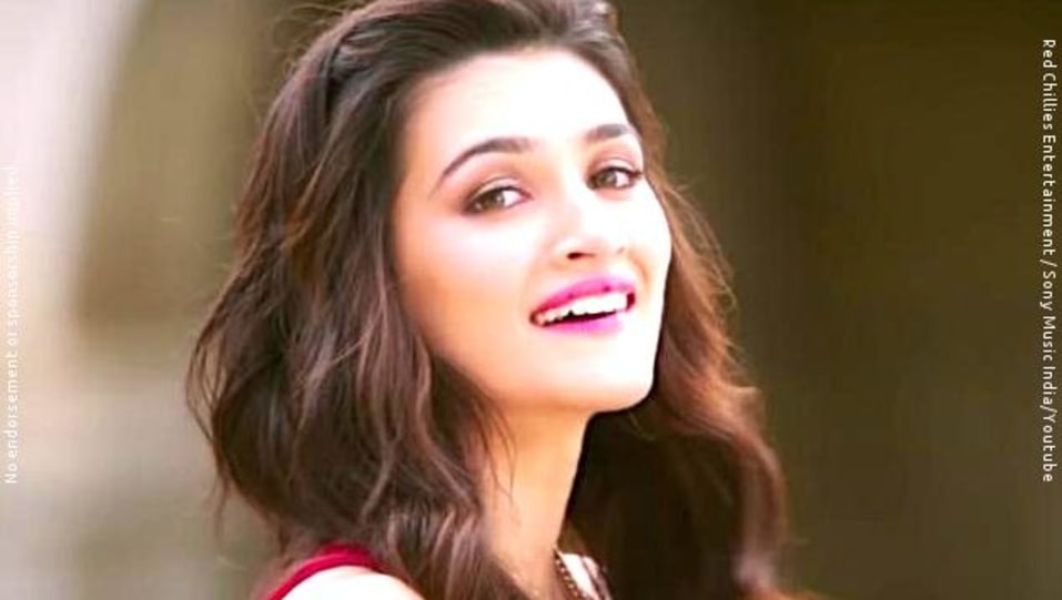 Celebrity Hairstyle of Kriti Sanon from Manma Emotion, Dilwale, 2015 |  Charmboard