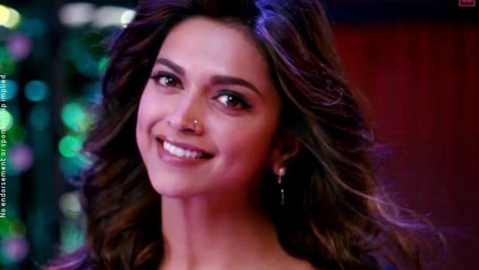 Deepika Padukone Celebrity Style In Badtameez Dil Yeh Jawaani Hai Deewani 2013 From Badtameez Dil Charmboard This is a story of four different people with different ideologies. saree