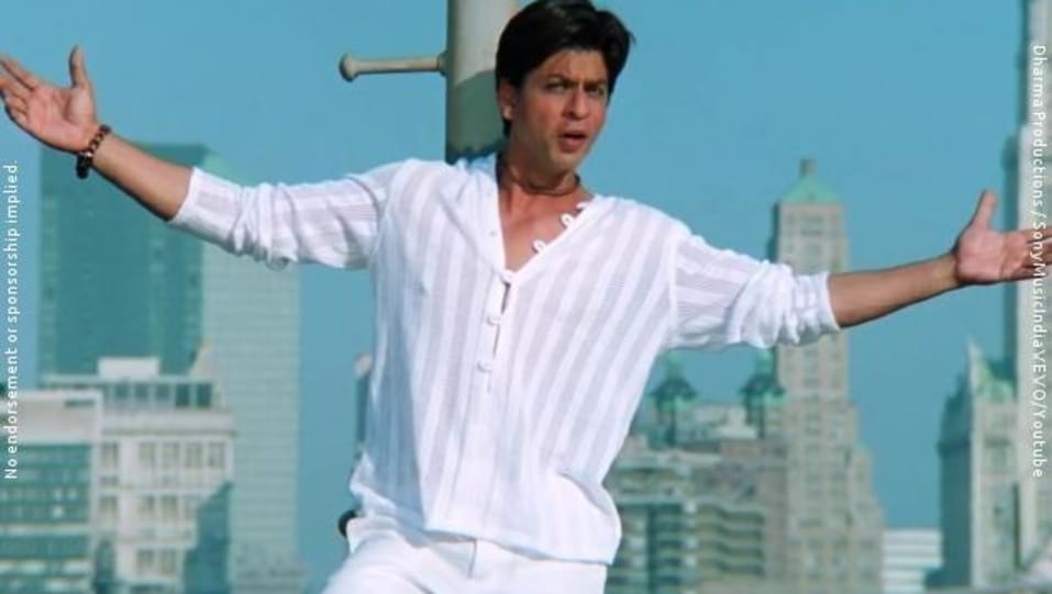 Shah Rukh Khan Jewellery Accessories From Kal Ho Naa Ho Kal Ho Naa Ho 2003 Celebrity Jewellery Charmboard Kal ho naa ho released in 2003 is directed by debutante director nikhil advani. casualshirts