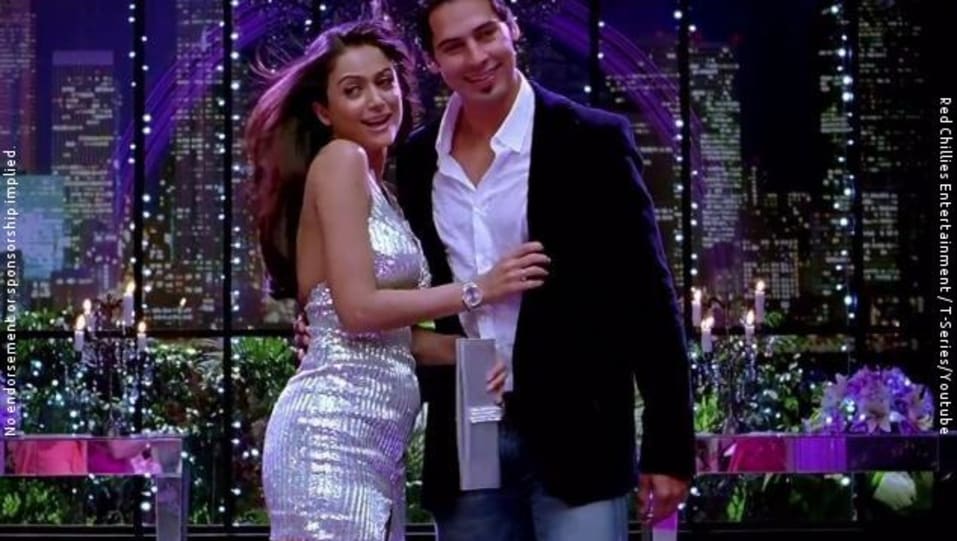 Actor Jewellery Accessories From Om Shanti Om Om Shanti Om 2007 Celebrity Jewellery Charmboard Sonunda onunla tanışma fırsatını yakalar. formalshirts