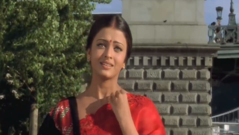 Aishwarya Rai Celebrity Style In Hum Dil De Chuke Sanam Hum Dil De Chuke Sanam 2009 From Hum Dil De Chuke Sanam Charmboard Aishwarya rai bachchan as nandini illuminated the big screen not this as her husband is patiently taking her to finally meet the love of her life. saree