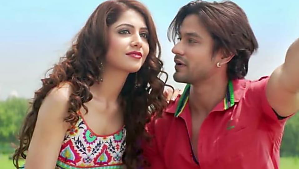 Kunal Khemu Red Shirt And Blue Jeans Look Rehbra Style