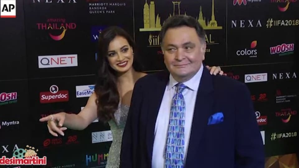 Rishi Kapoor Celebrity Style In Bollywood Celebs Walk The Green Carpet Iifa Awards 2018 2018 From Bollywood Celebs Walk The Green Carpet Charmboard I am also doing one crazy segment in the main awards. charmboard