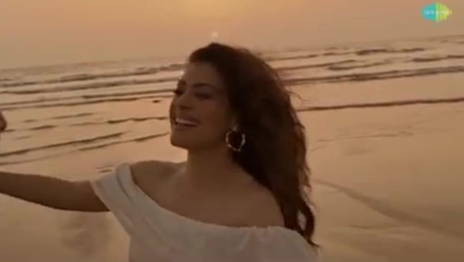 Kajol Celebrity Style In Dooba Dooba Helicopter Eela 2018 From Dooba Dooba Charmboard Kajol, riddhi sen, tota roy chowdhury, neha dhupia are starring to this film helicopter eela in lead role.