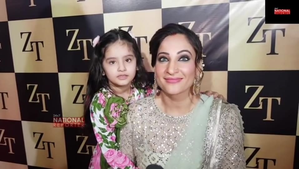 Rakshanda Khan Celebrity Style In Interview National Reporter 2019 From Interview Charmboard Rakshanda khan (born september 27, 1974) is a former model, actress and anchor in the indian television industry.