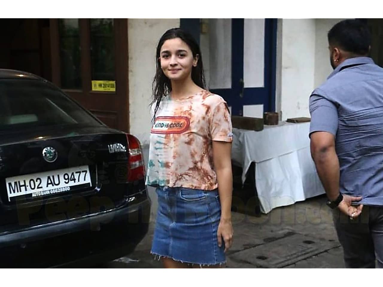 Alia Bhatt S Summer Ready Outfit Is So Cute Alia bhatt pics in blue skirt at 2 states movie new cover launch. alia bhatt s summer ready outfit is so