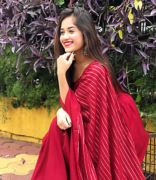 We Can T Handle Jannat Zubair Rahmani S Red Hot Avatar Its just same as instagram username which makes it easy for the snapchat users to find the main disadvantage i think in snapchat id is that, once you put a username or id while making a new snapchat account, that username or id can. we can t handle jannat zubair rahmani s