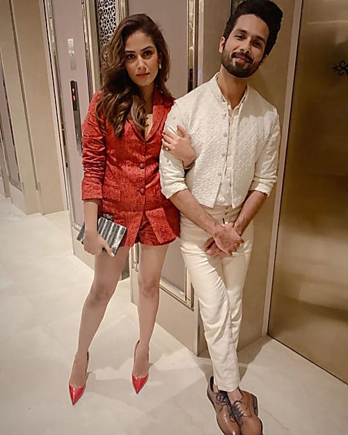 Shahid Mira S Contrasting Outfits Are Giving Us Major Couple Goals >>there should be one pointy finger but was left out unconciously being too engrossed with the black background colouring. major couple goals