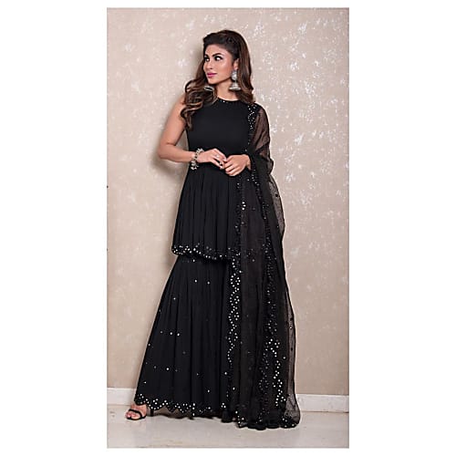 Mouni roy black dress online shopping clearance
