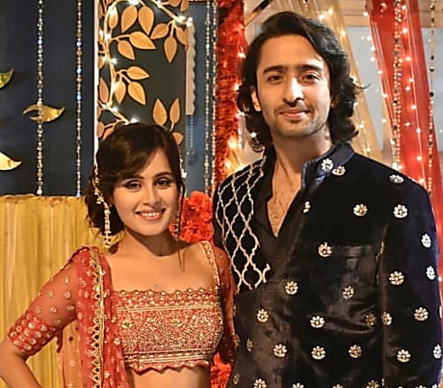 We Love Abir & Mishti’s Traditional Look!