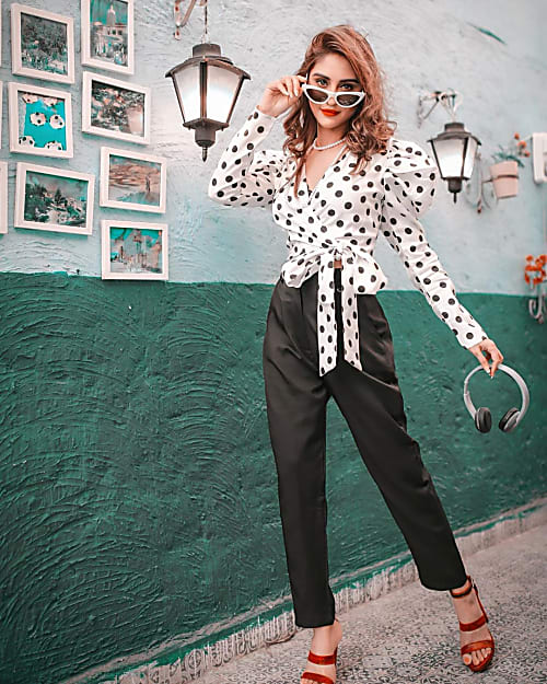 Krystle S Nails Rockabilly Chic Fashion With Her Outfit