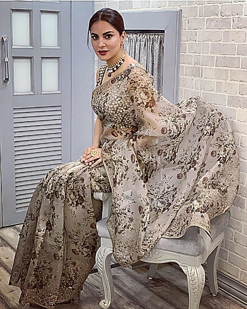 Shraddha Arya S Saree Is Everything You Need For This Wedding Season The main mission of sabwood is to provide latest updates of indian celebrities. shraddha arya s saree is everything you