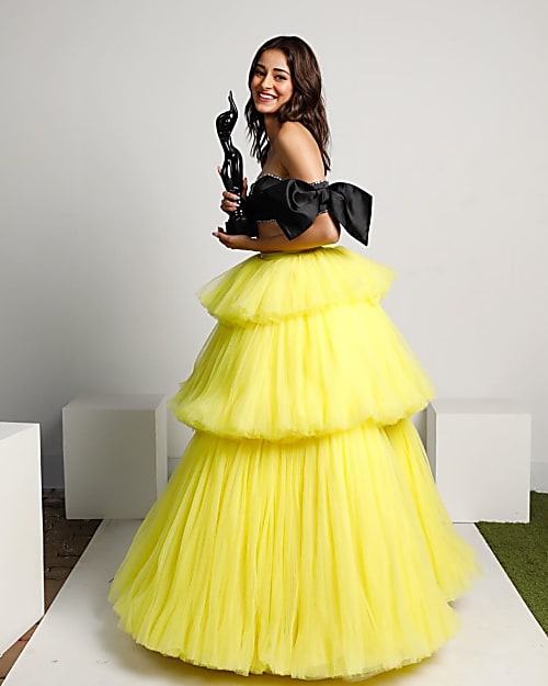 Best Dressed Celebs At Filmfare Awards 2020 Who all took the black lady this year and who all shook their legs on stage, well before it comes on air, here is a sneak peek into the most happening night of 2018.