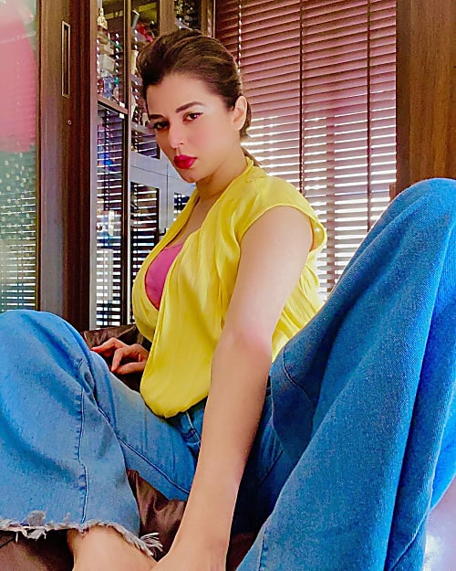 Kainaat Arora Will Shine Up Your Screen For Sure Kainaat arora was born on december 02, 1986 in up, india. kainaat arora will shine up your screen