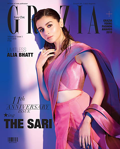 The Art Of Draping A Metallic Saree With Sass Alia Bhatt Approved Alia bhatt attended her best friend's sangeet ceremony in delhi wearing a blue sharara saree by manish malhotra. alia bhatt approved