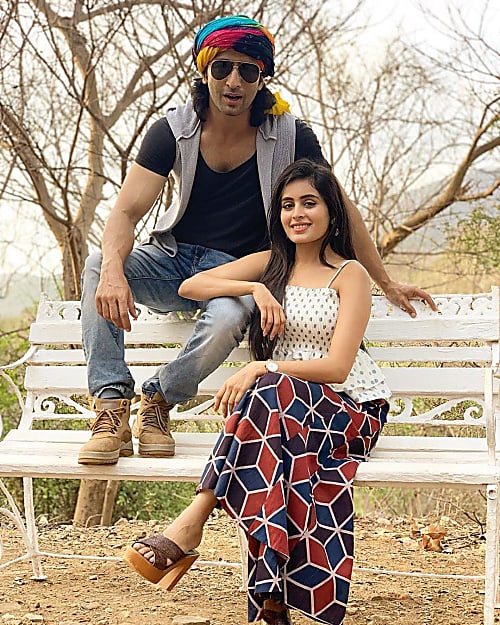 Shaheer And Rhea Gift Us Cute Mishir Moments Amidst Heavy Onscreen Drama The lead couple of tu sooraj main saanjh piyaji, avinesh rekhi and rhea sharma, has a huge fan base to please. shaheer and rhea gift us cute mishir