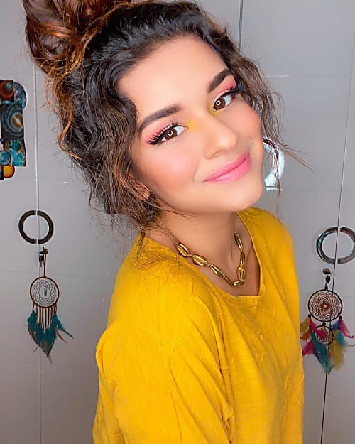 Avneet S Rainbow Makeup Is So Cool