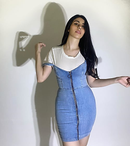 Warina Hussain Does Denim With A Twist Loveyatri actress #warinahussain who made her debut opposite aayush sharma, she has also worked in the modelling industry for some time. warina hussain does denim with a twist
