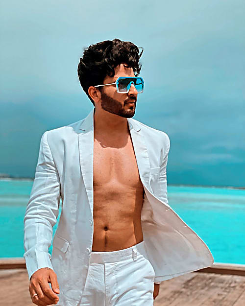 Dheeraj Dhoopar Is A Hottie & The World Knows About That!